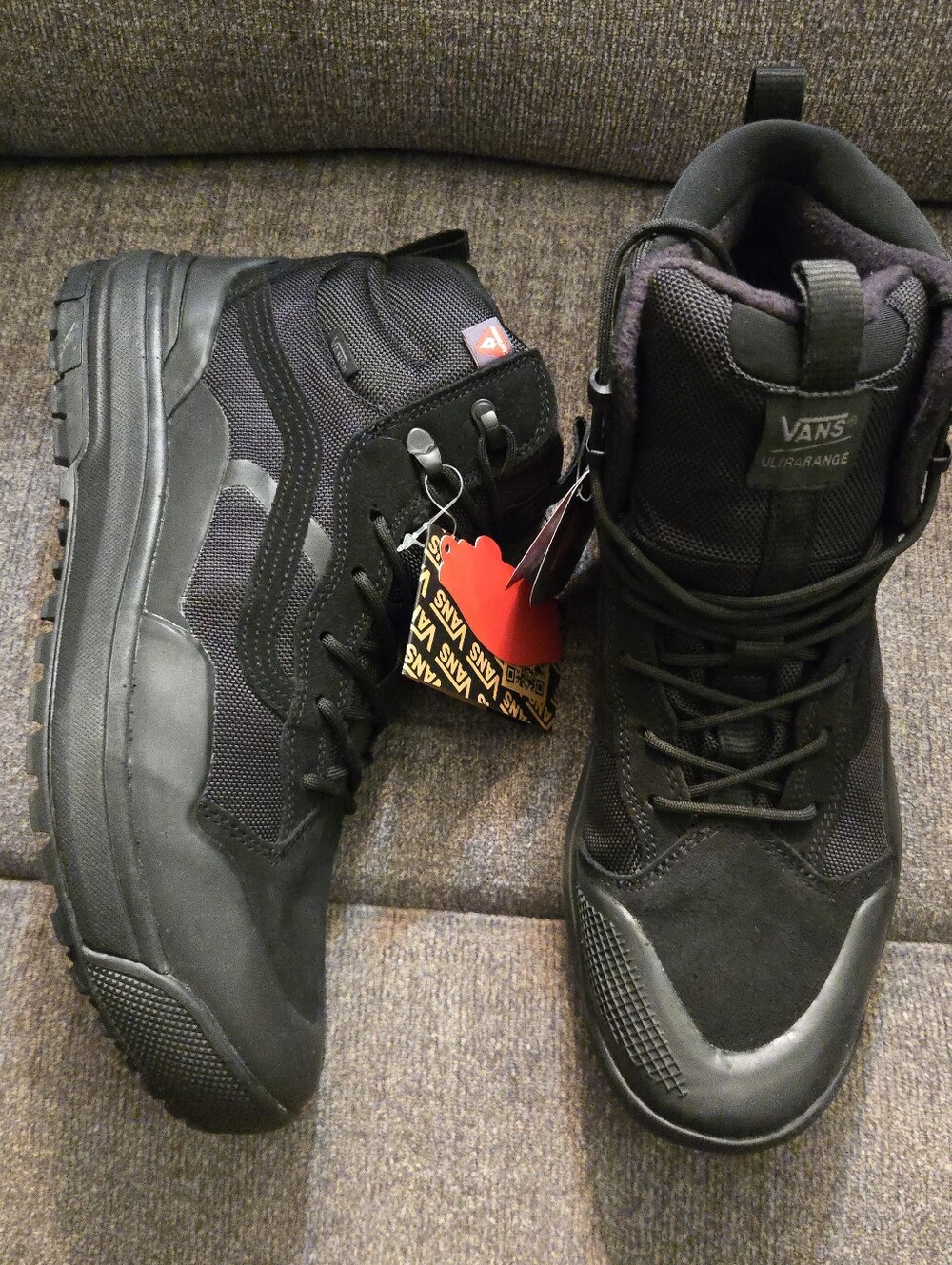 Vans Mte 2 Ultrarange Exo Men Size 11.5 Blackout Hiking Boots Primaloft 062026 - Picture 1 of 9